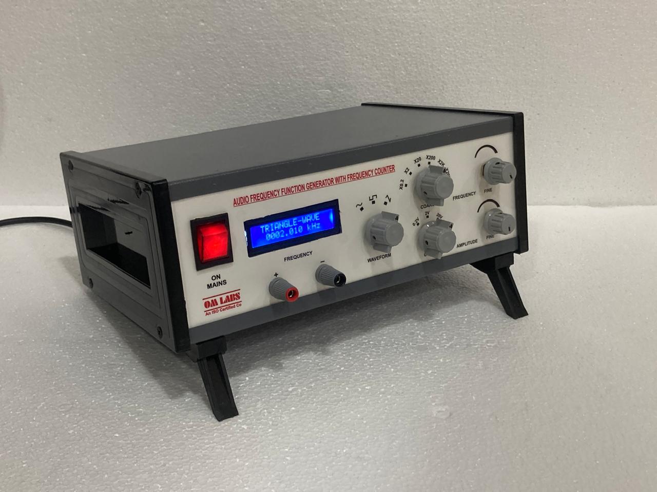 Audio frequency Oscillator/Function Generator with frequency counter 200 Khz(Digital)