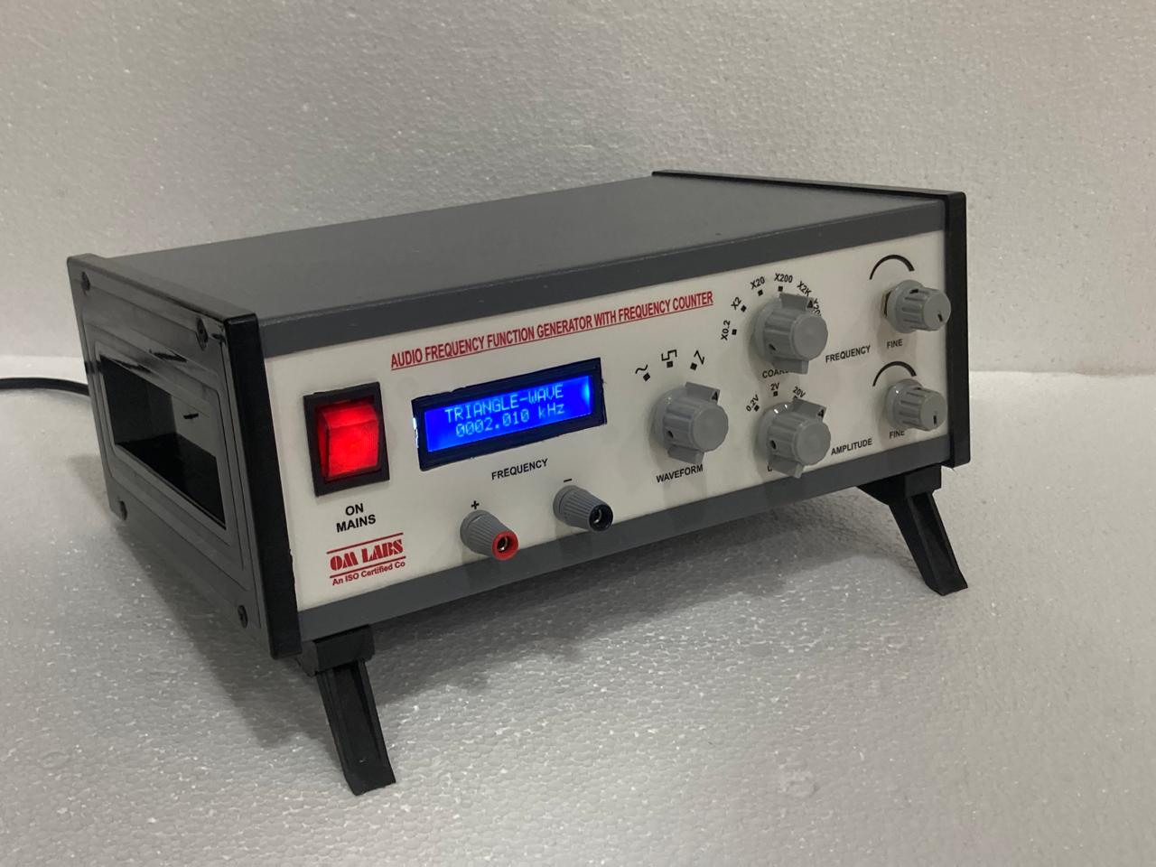 Audio frequency Oscillator/Function Generator with frequency counter 200 Khz(Digital)